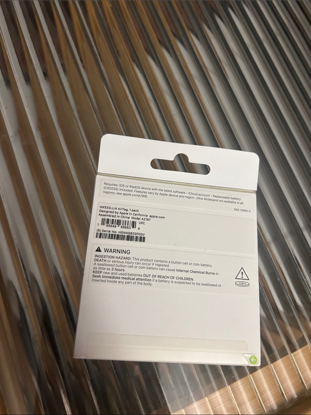Apple White AirTag in Retail Box - Picture 2 of 4